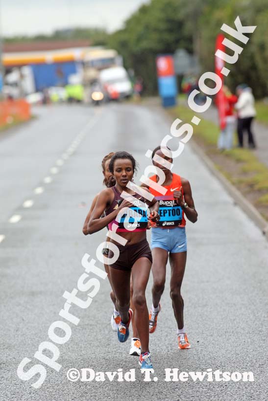 Tirunesh Dibaba leads the BUPA Great North Run.